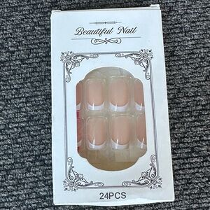 5/25✨french tip press on nails